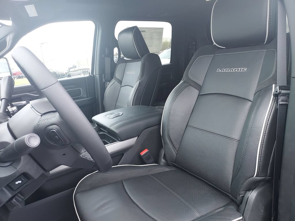 New 2026 RAM 2500 Laramie AWD/4WD image 17