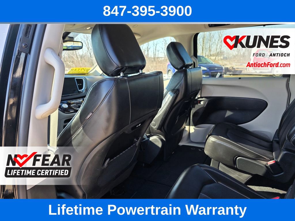 Used 2024 Chrysler Pacifica Touring-L image 20