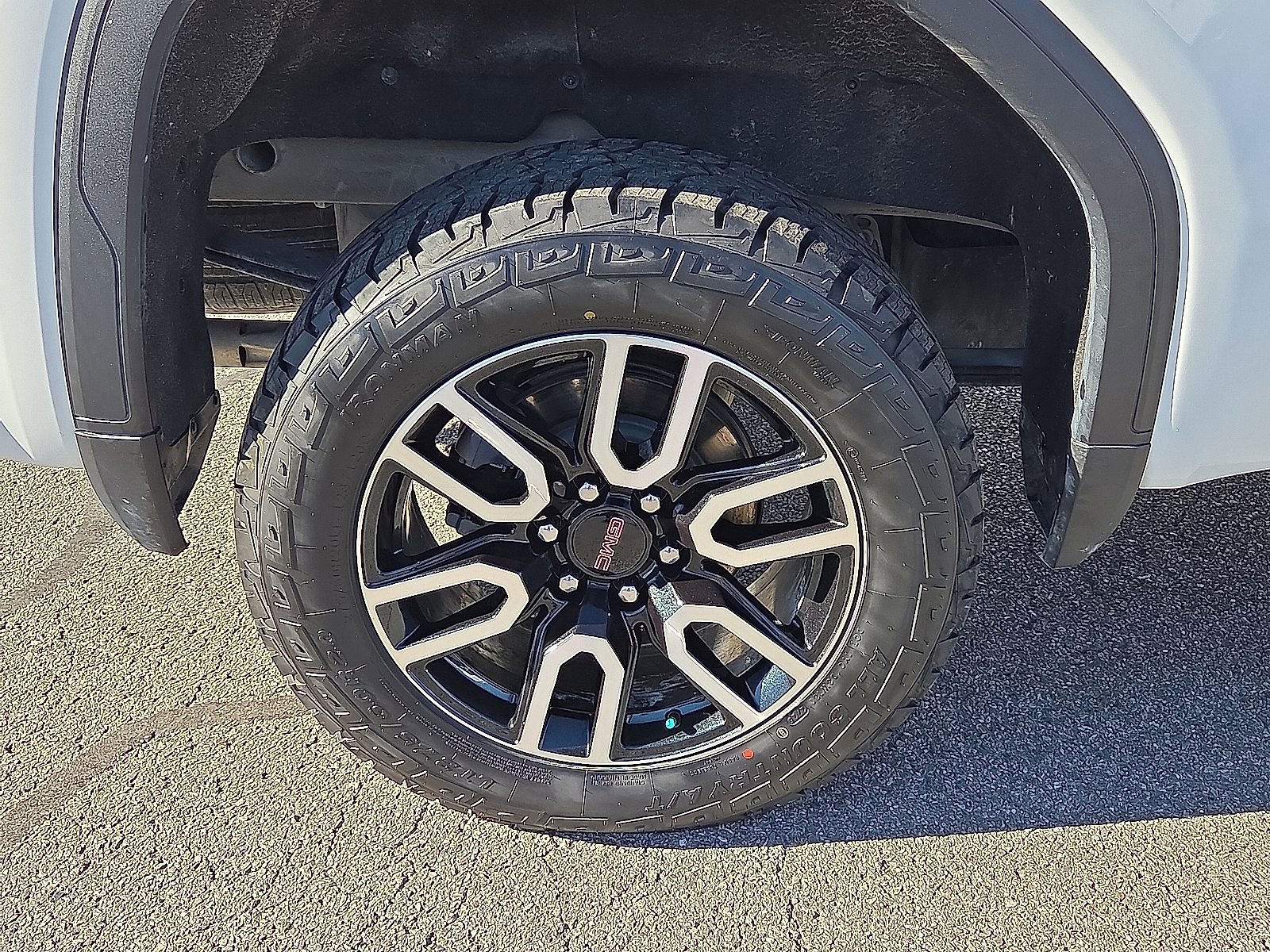 Used 2022 GMC Sierra 1500 AT4 w/ AT4 Premium Package image 7