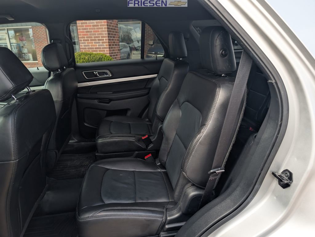 Used 2017 Ford Explorer XLT w/ Equipment Group 202A image 17