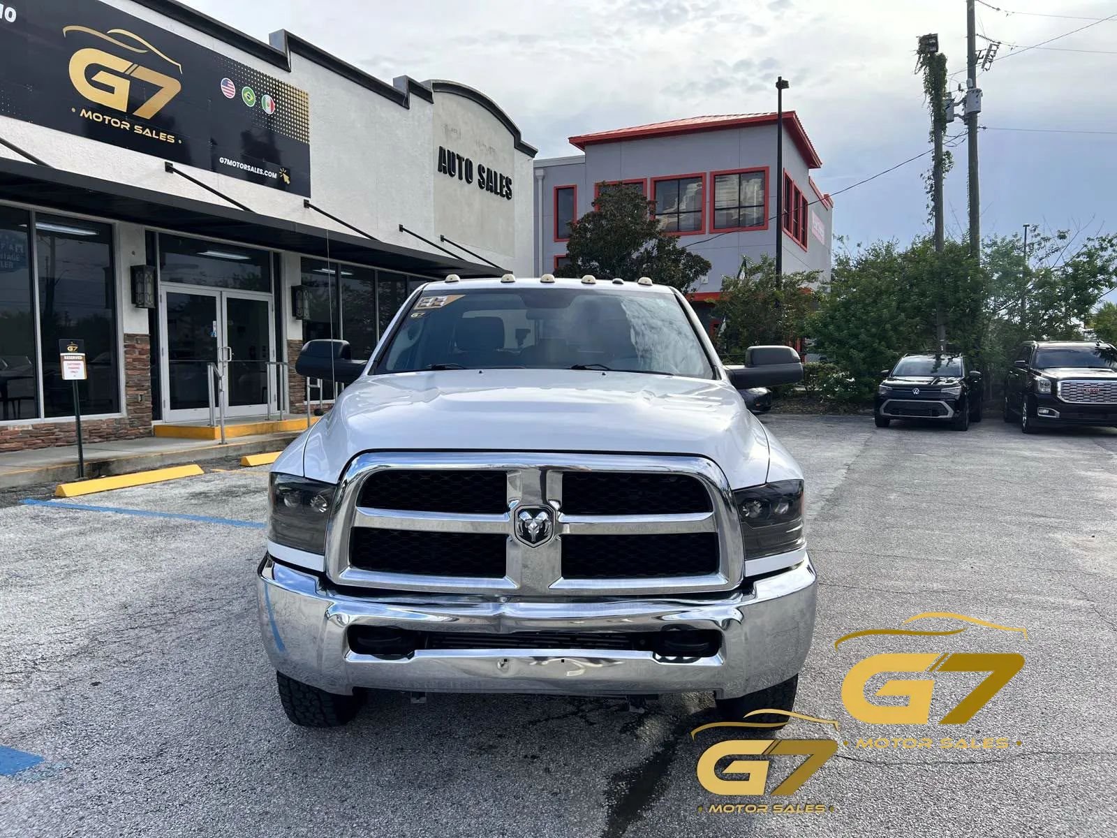 Used 2017 RAM 3500 Tradesman w/ Chrome Appearance Group AWD/4WD image 2