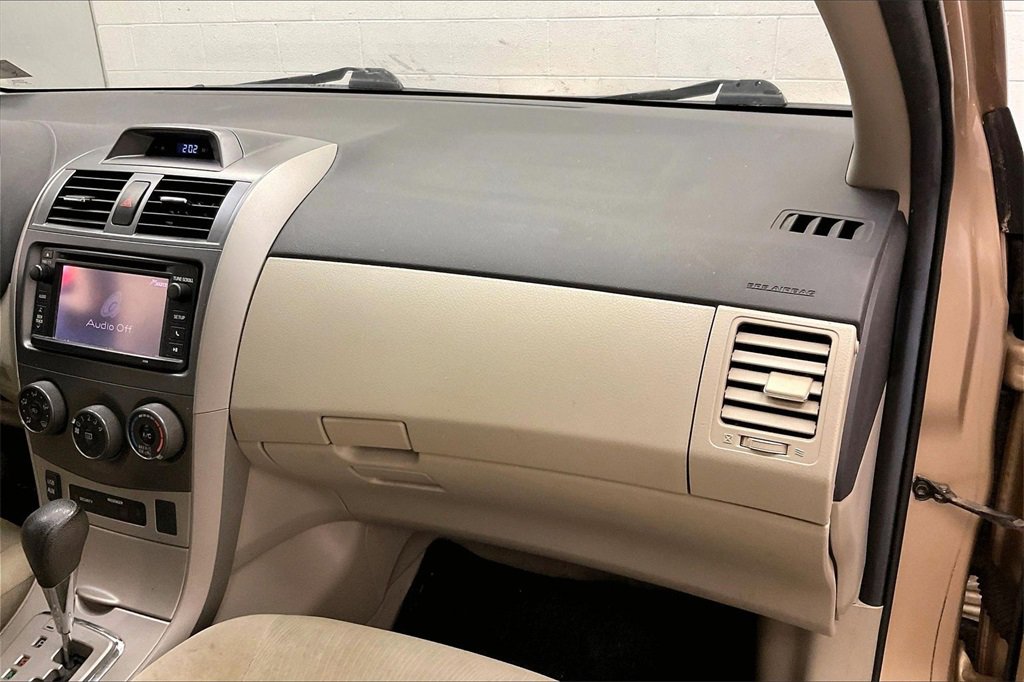 Used 2013 Toyota Corolla LE image 14