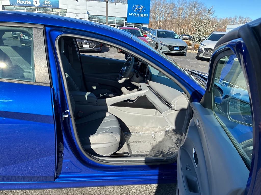 Used 2023 Hyundai Elantra SEL image 19