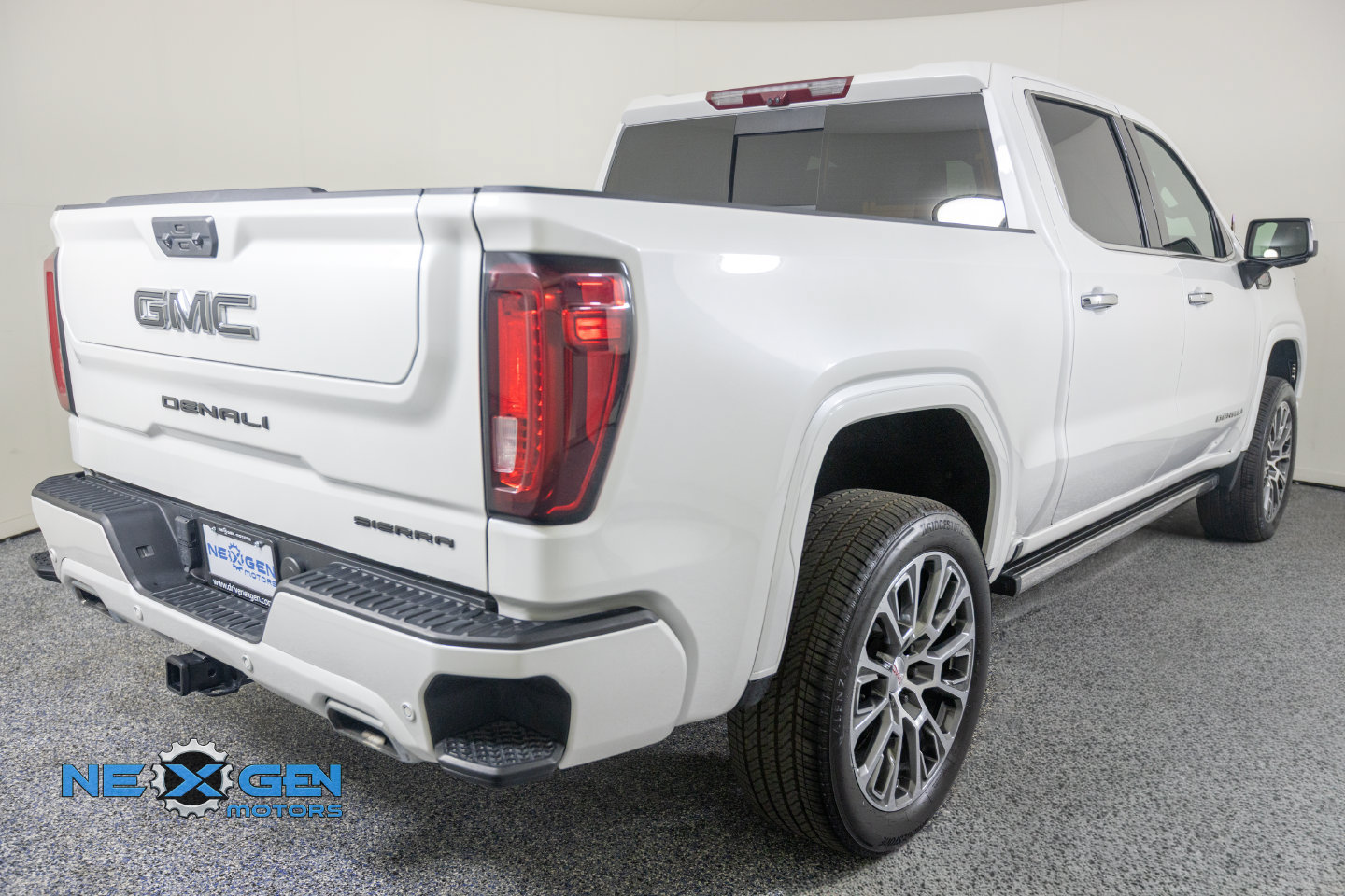Used 2024 GMC Sierra 1500 Denali Ultimate AWD/4WD image 36