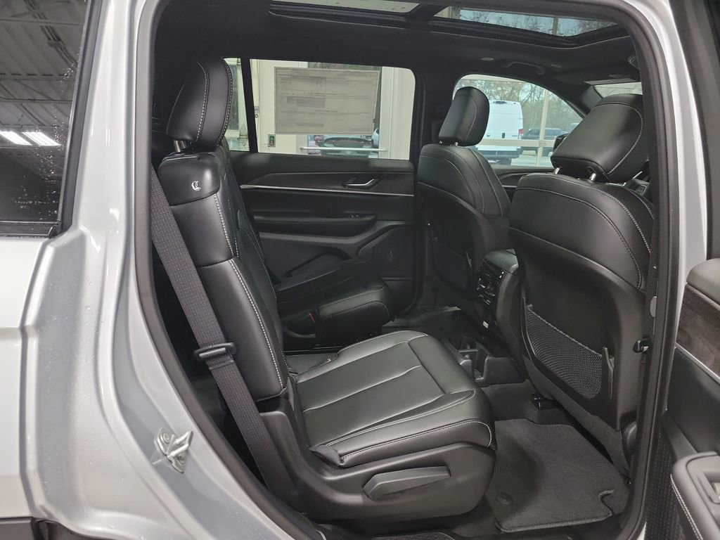 New 2025 Jeep Grand Cherokee L Limited w/ Trailer Tow Package image 10