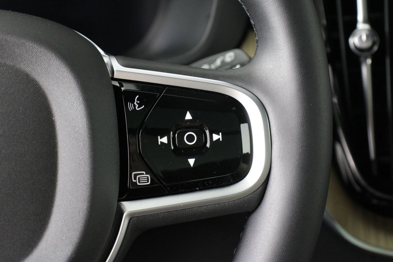 Certified 2026 Volvo XC60 B5 Plus w/ Protection Package Premier AWD/4WD image 11