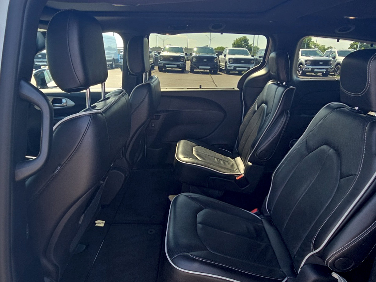 Used 2025 Chrysler Pacifica Limited FWD image 21
