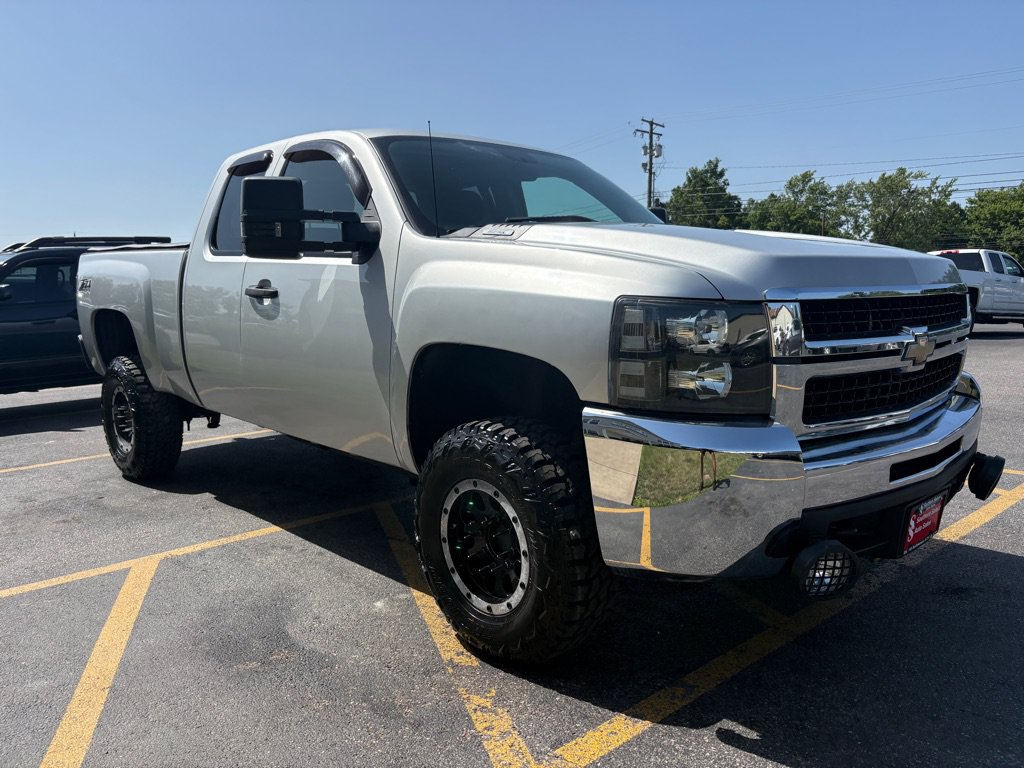 Used 2010 Chevrolet Silverado 2500 W/T w/ Snow Plow Prep Package AWD/4WD image 4