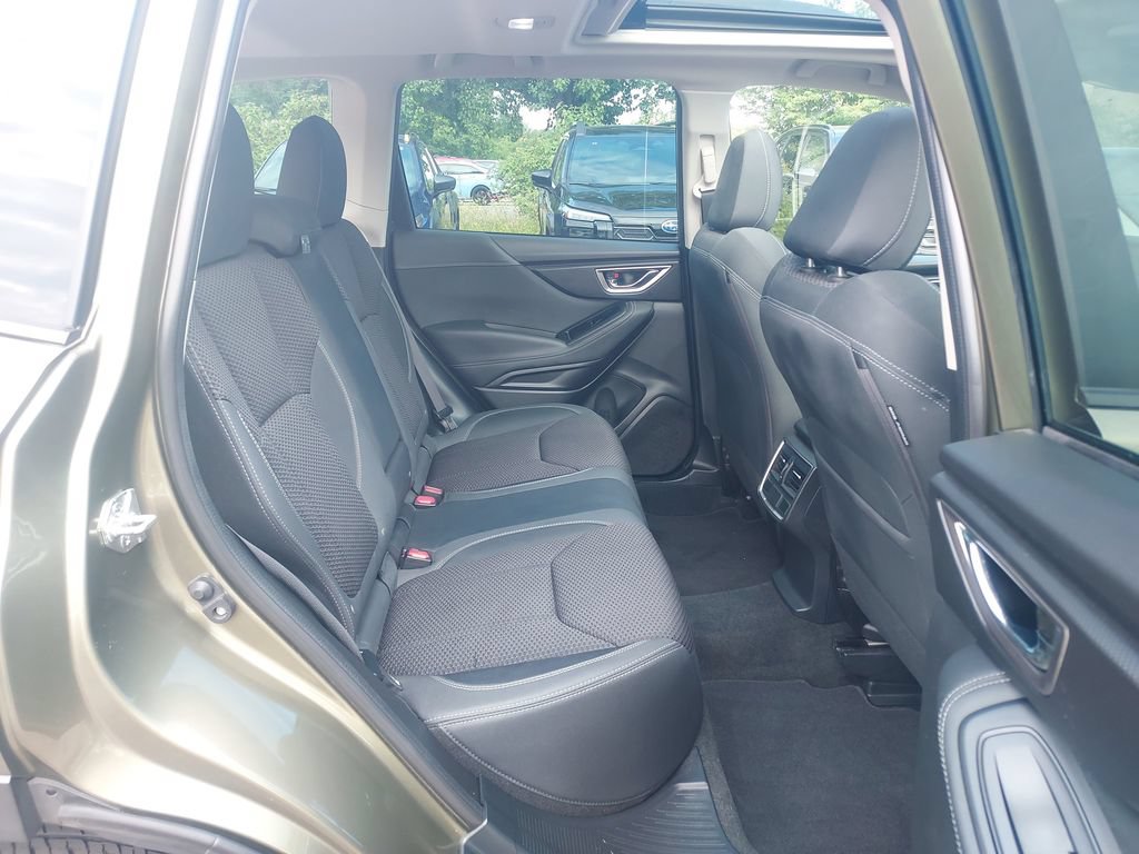 Used 2023 Subaru Forester Premium AWD/4WD image 29
