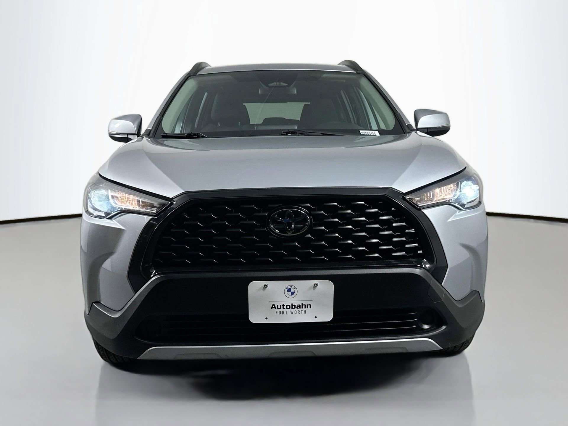 Used 2024 Toyota Corolla Cross LE image 2