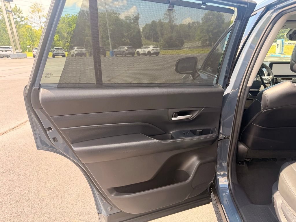 Used 2025 Toyota Grand Highlander AWD image 32