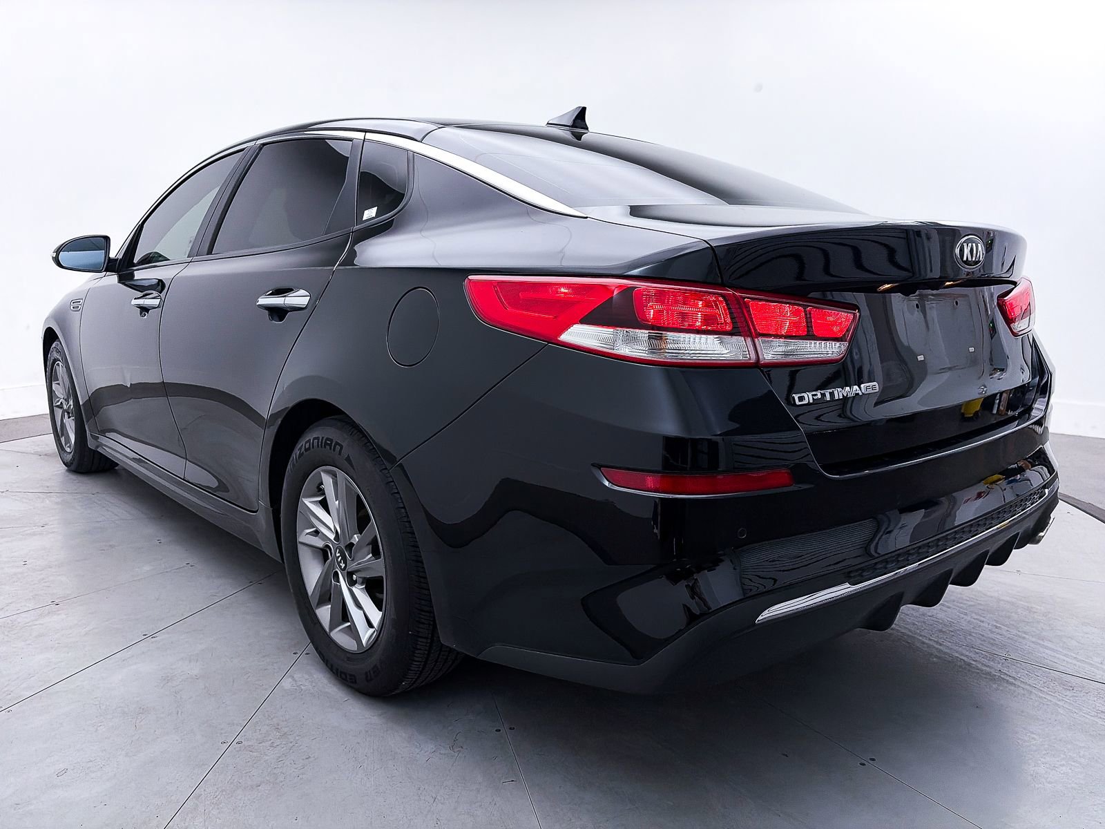 Used 2019 Kia Optima LX image 12