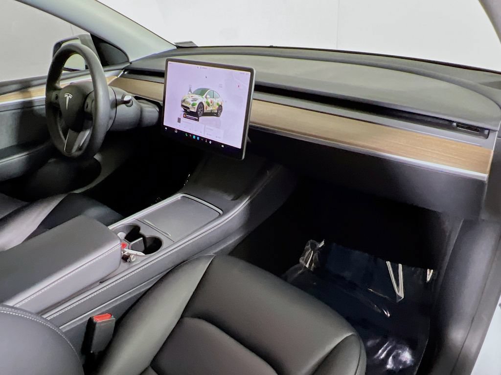 Used 2025 Tesla Model Y Long Range AWD/4WD image 25