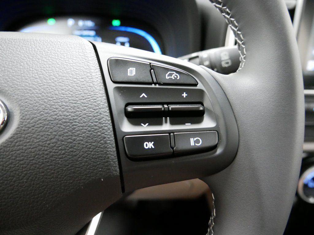 Used 2025 Hyundai Venue SEL FWD image 24