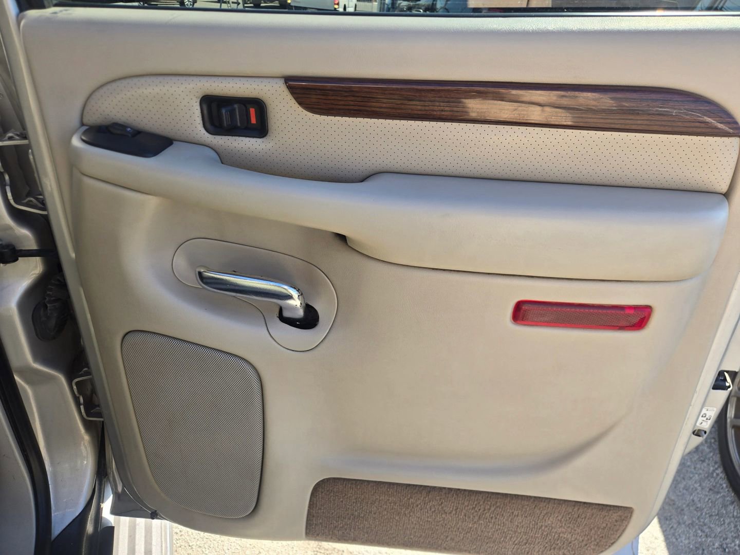 Used 2004 Cadillac Escalade EXT image 17