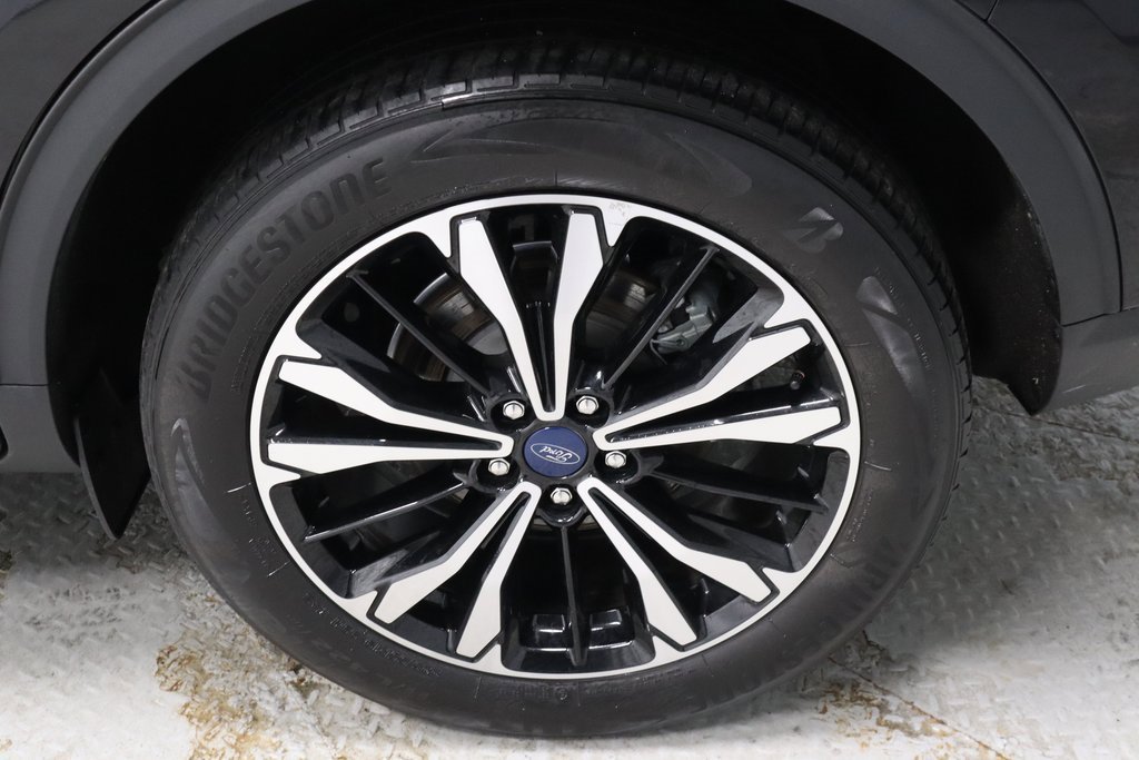 Certified 2022 Ford Escape SE w/ SE Sport Appearance Package image 18