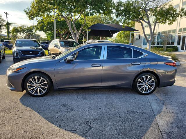 Used 2019 Lexus ES 350 w/ Luxury Package image 2