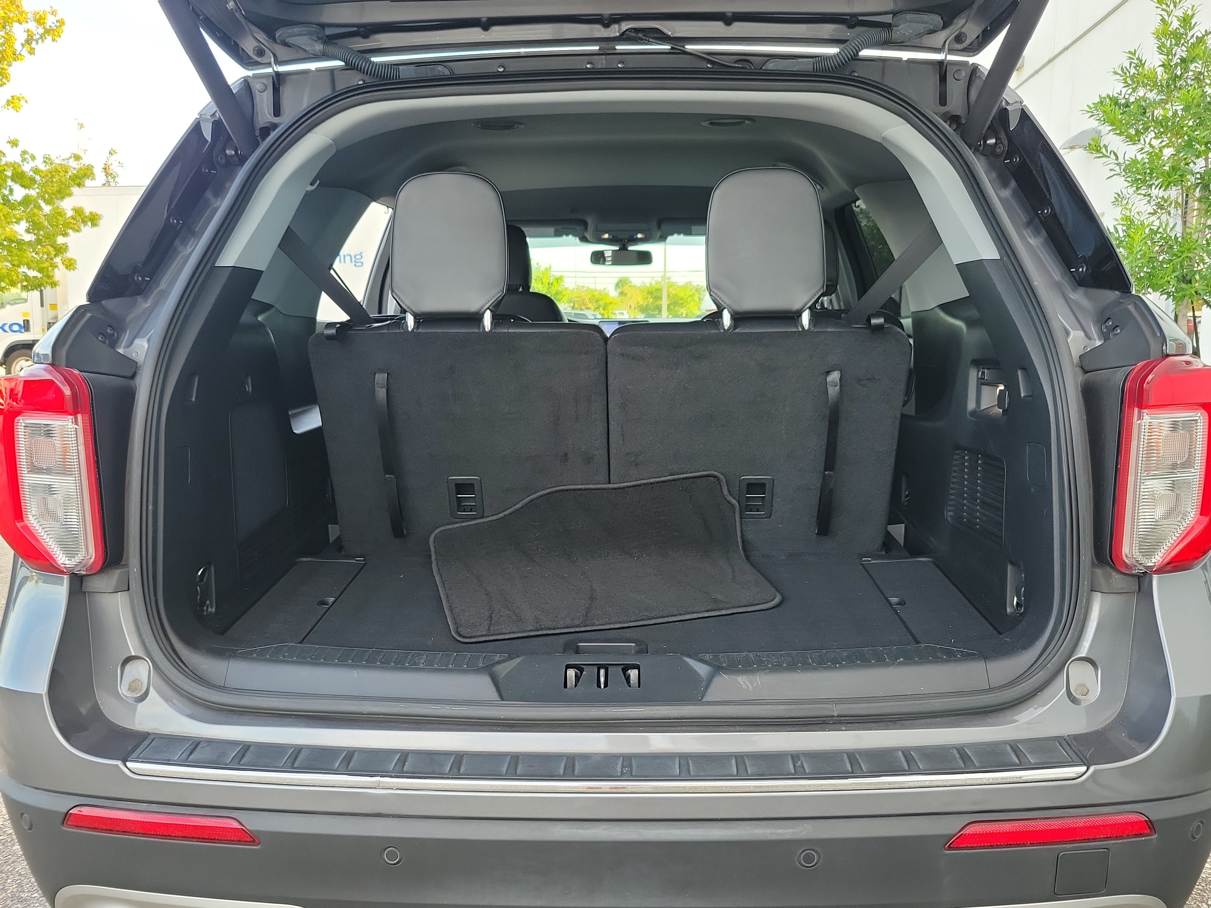 Used 2022 Ford Explorer Limited RWD image 9