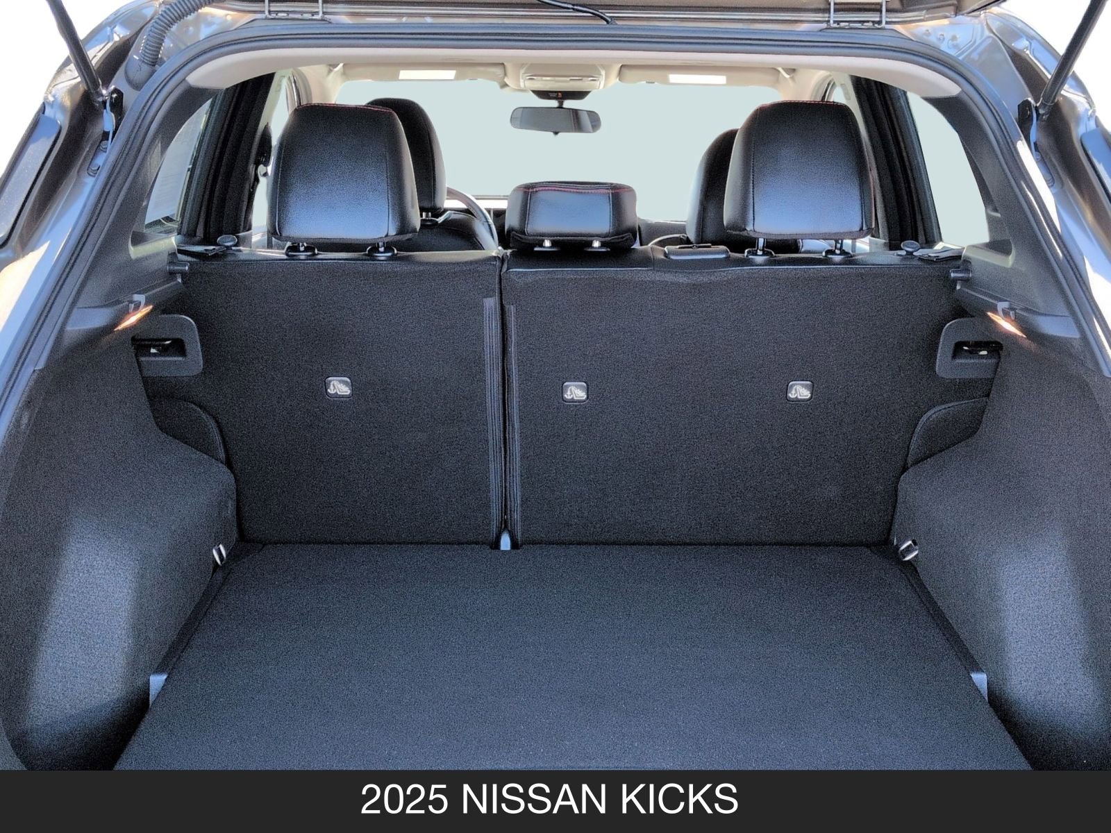 Certified 2025 Nissan Kicks SR image 19