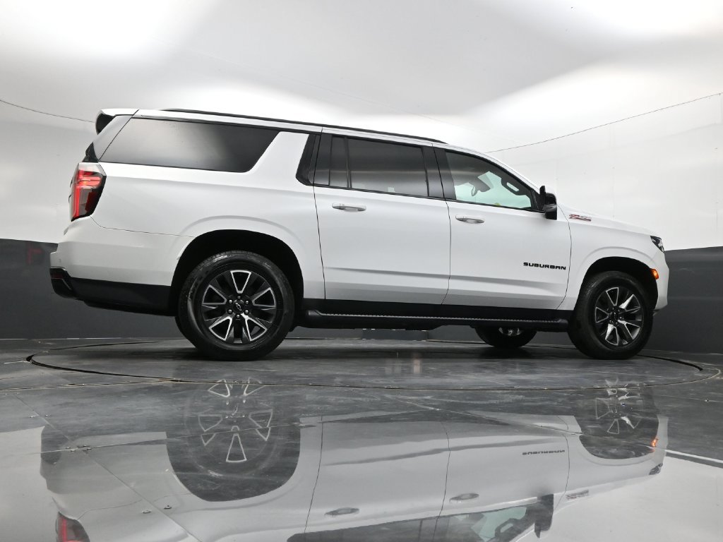 Used 2022 Chevrolet Suburban Z71 w/ Luxury Package AWD/4WD image 39