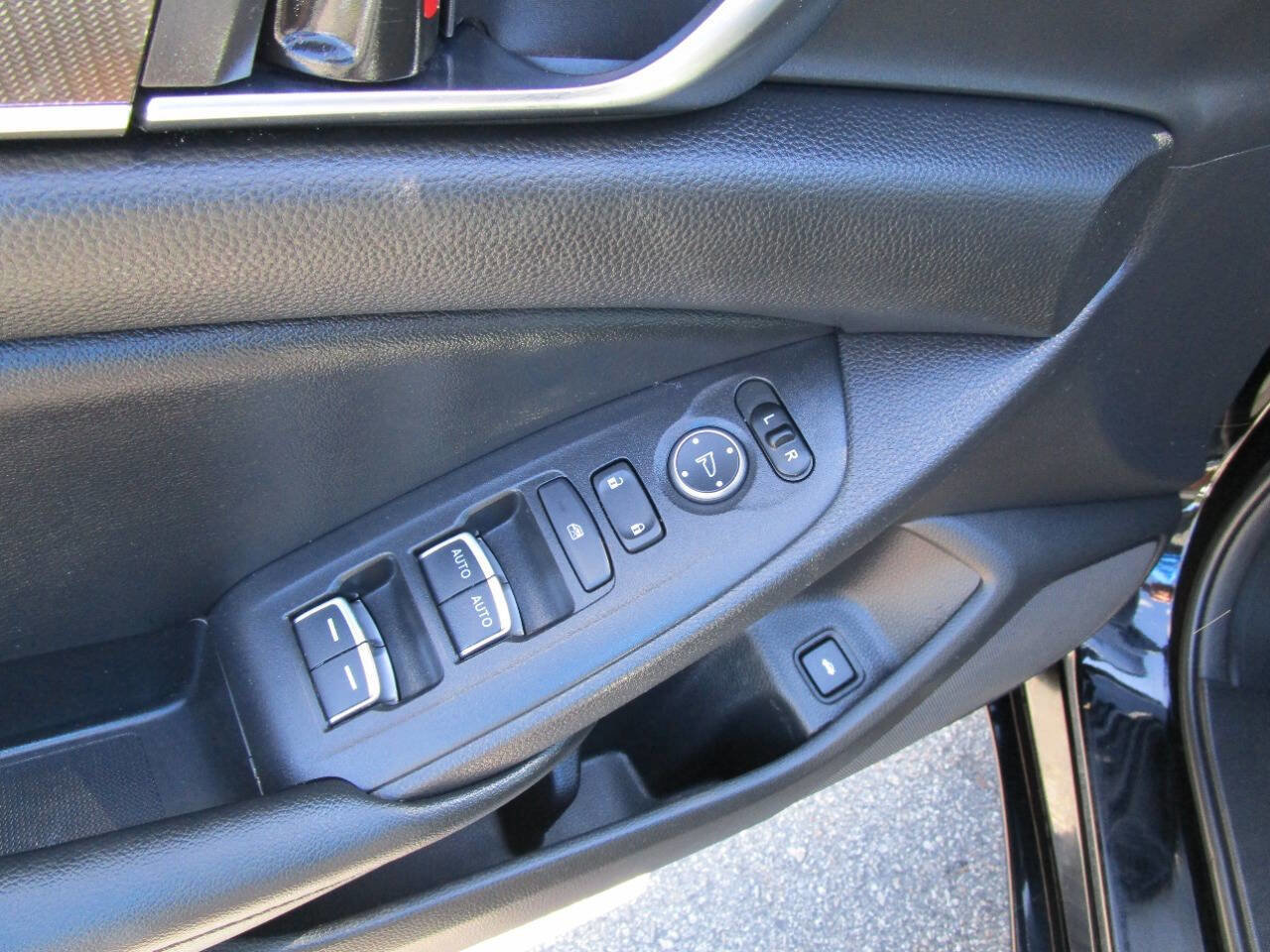 Used 2022 Honda Accord Sport image 7