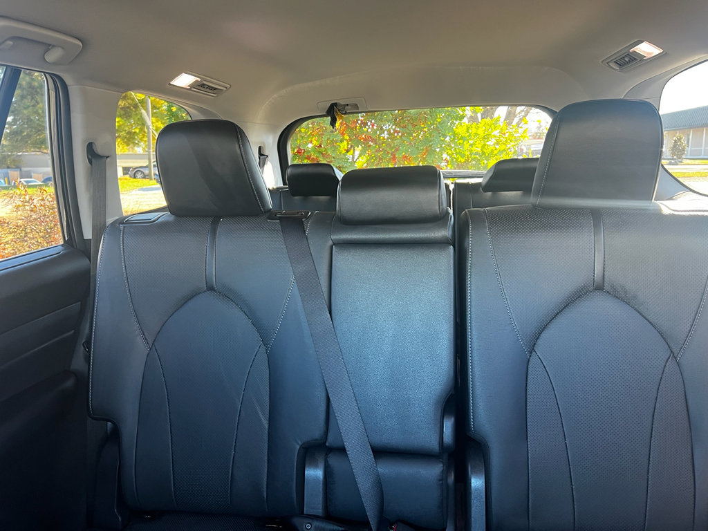 Used 2024 Toyota Grand Highlander Limited image 11