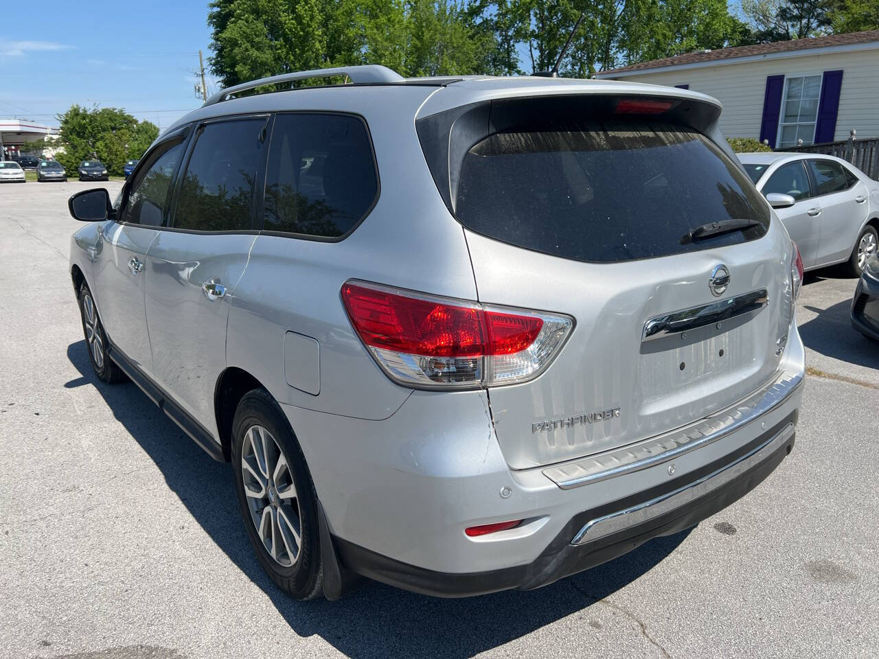 Used 2015 Nissan Pathfinder SV AWD/4WD image 8