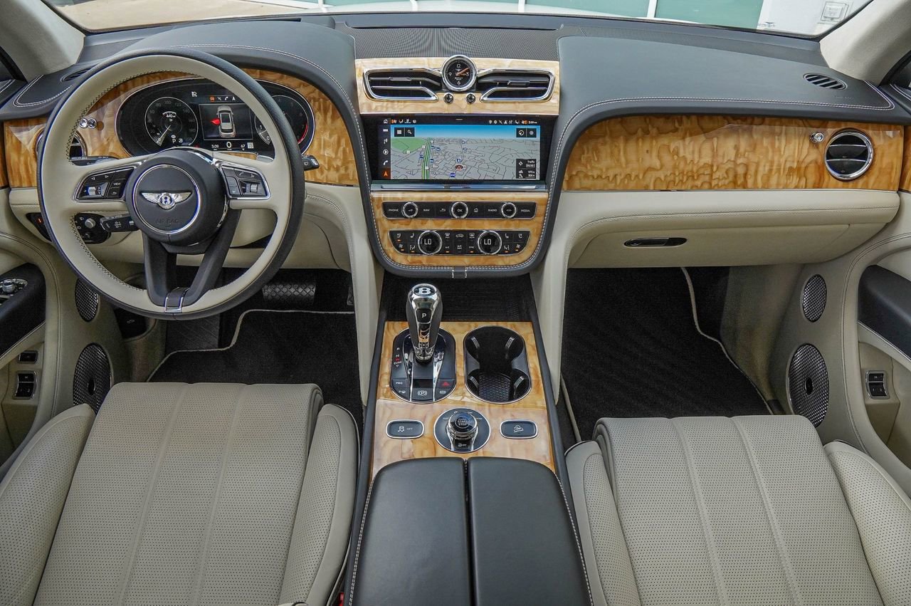 Used 2023 Bentley Bentayga image 37