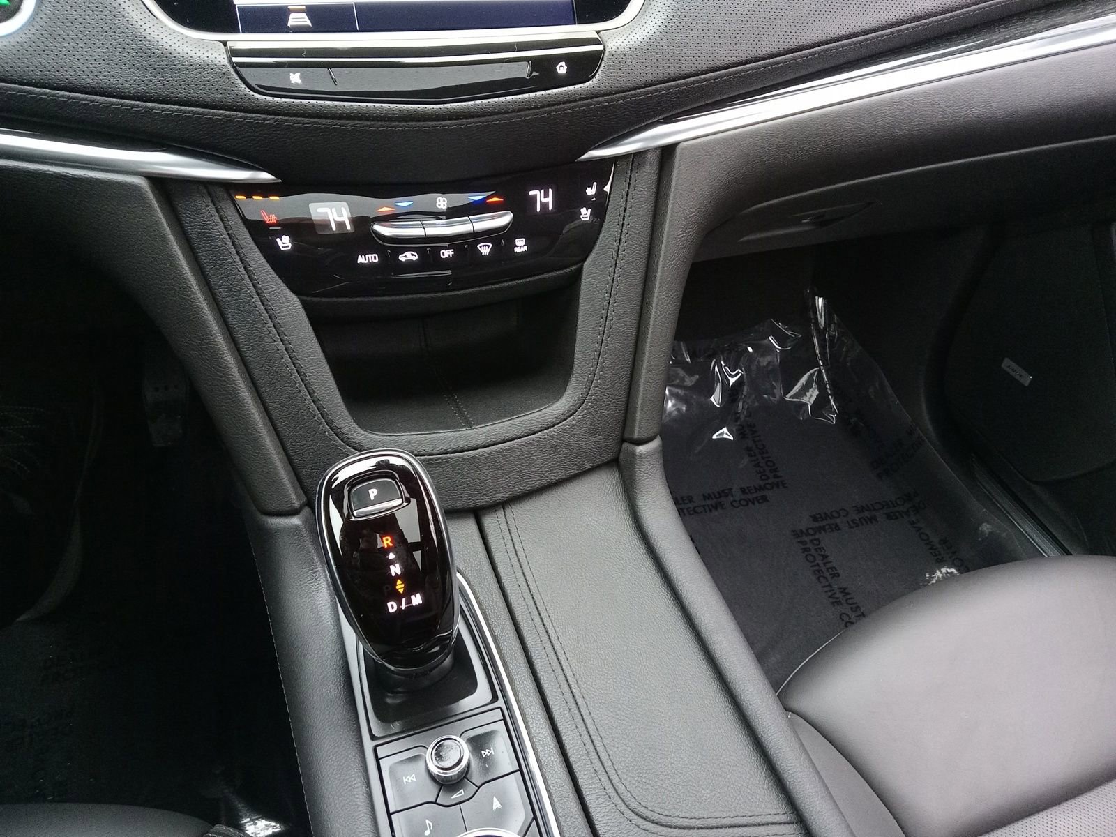 Used 2022 Cadillac XT5 Premium Luxury w/ LPO, ONYX Package image 18