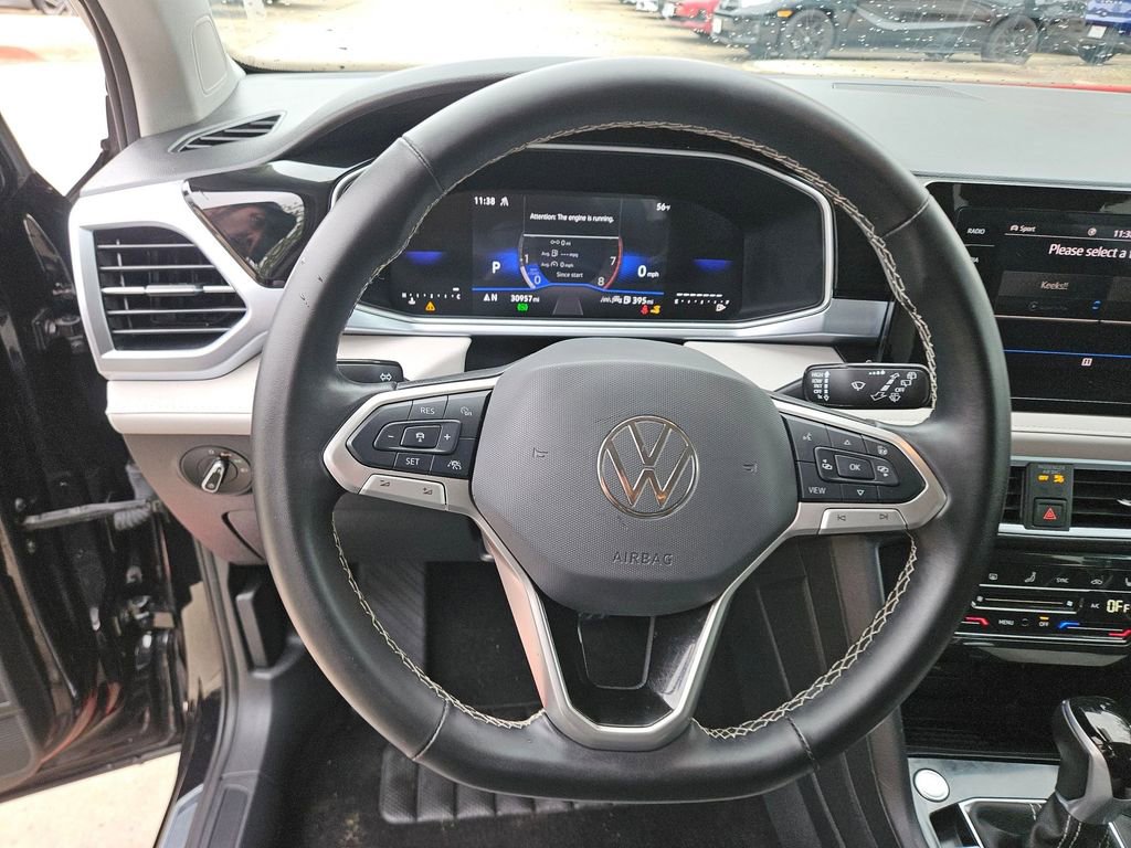Used 2025 Volkswagen Taos SE AWD/4WD image 18