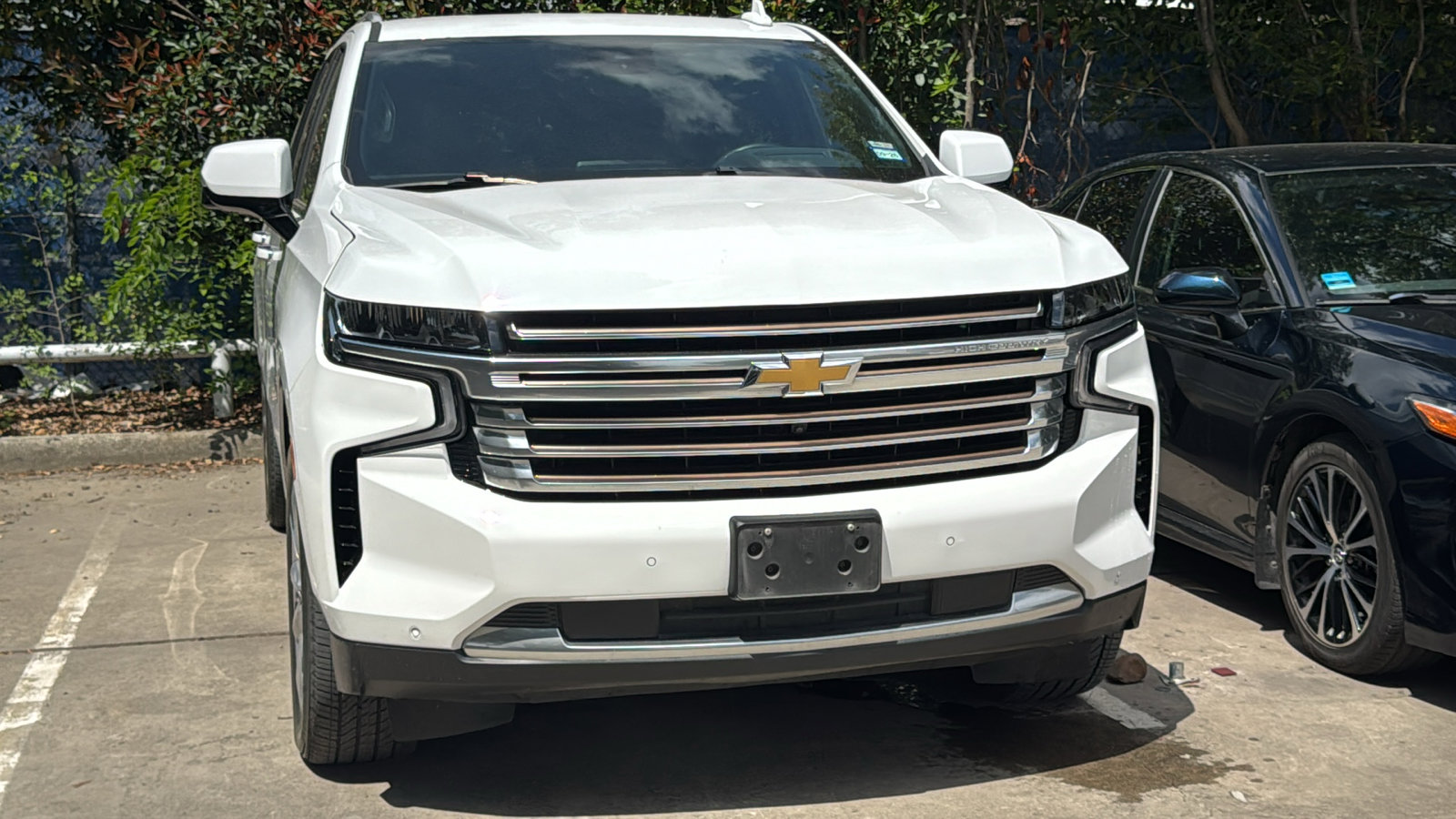 Used 2023 Chevrolet Suburban High Country AWD/4WD image 2
