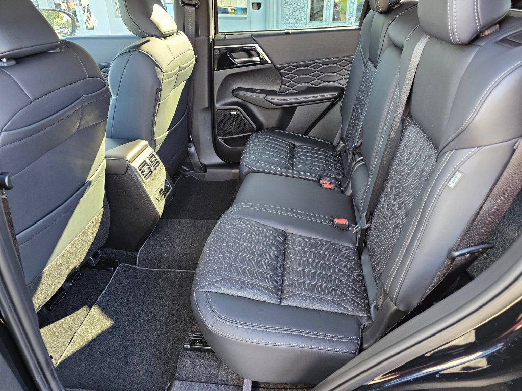 New 2026 Mitsubishi Outlander SEL AWD/4WD image 12