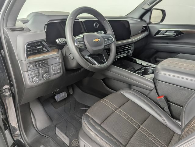 Used 2025 Chevrolet Suburban High Country AWD/4WD image 15