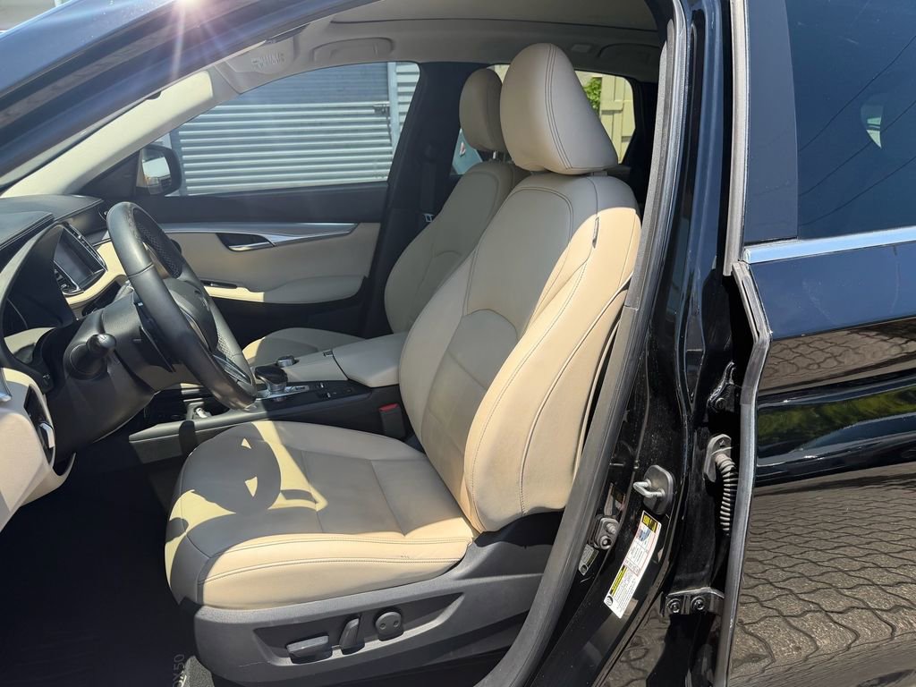Used 2019 INFINITI QX50 Luxe w/ Navigation Package FWD image 12