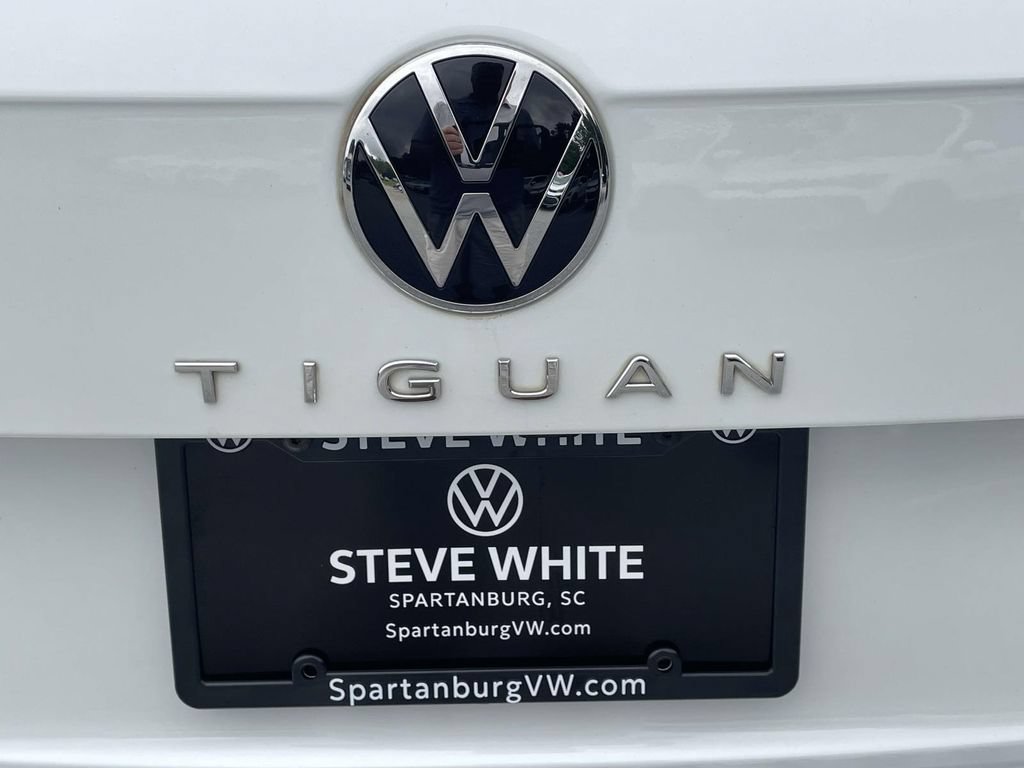 Certified 2024 Volkswagen Tiguan SE R-Line FWD image 11
