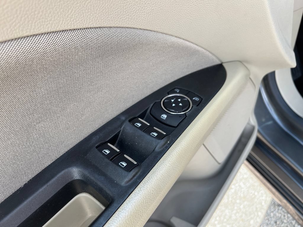 Used 2019 Ford Fusion SE FWD image 14