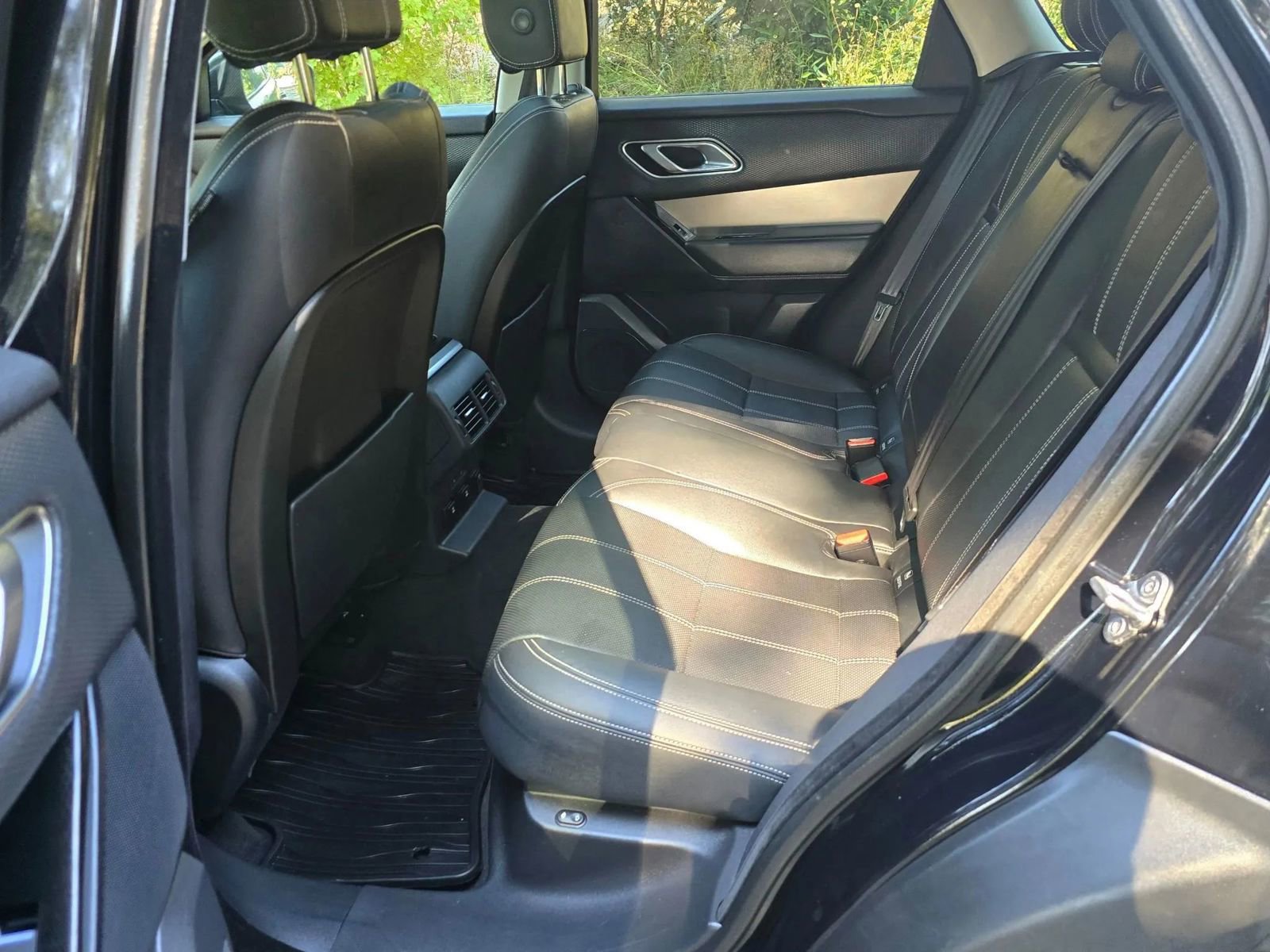 Used 2018 Land Rover Range Rover Velar S image 11