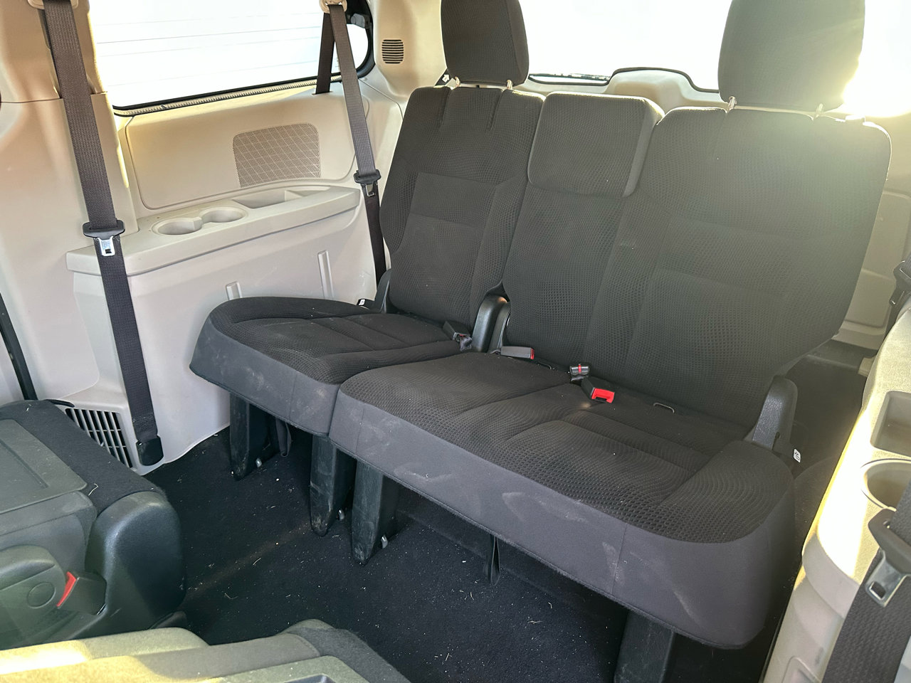 Used 2018 Dodge Grand Caravan SE w/ UConnect Hands-Free Group image 12
