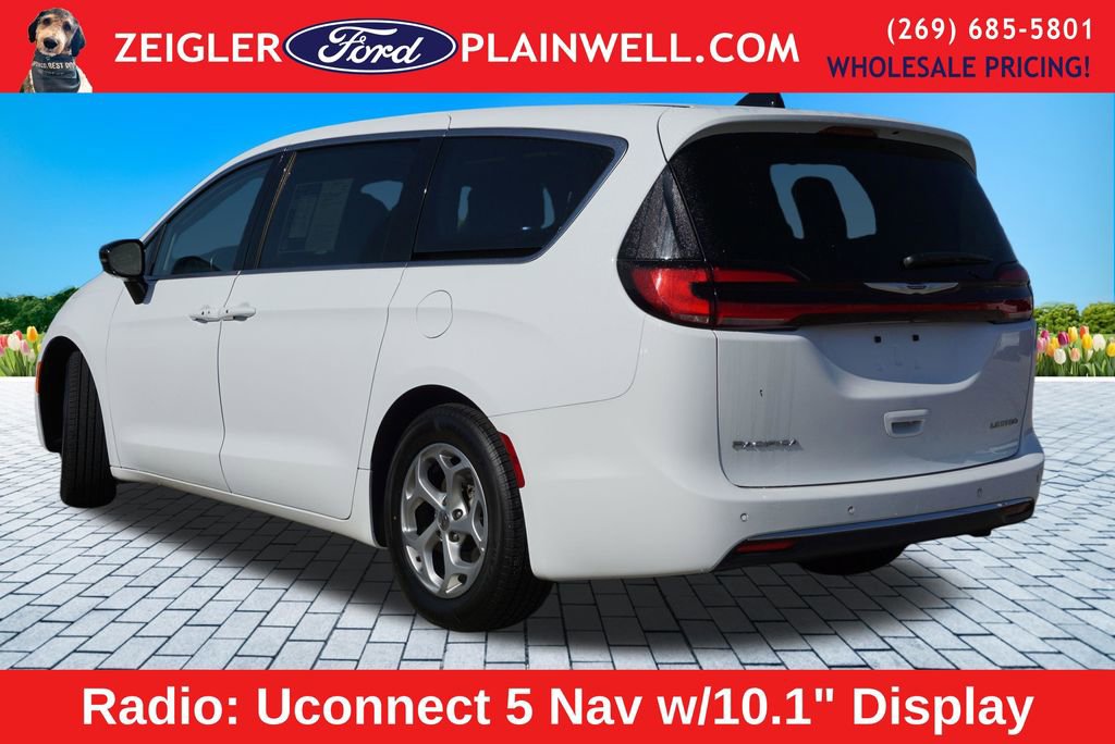 Used 2024 Chrysler Pacifica Limited FWD image 3