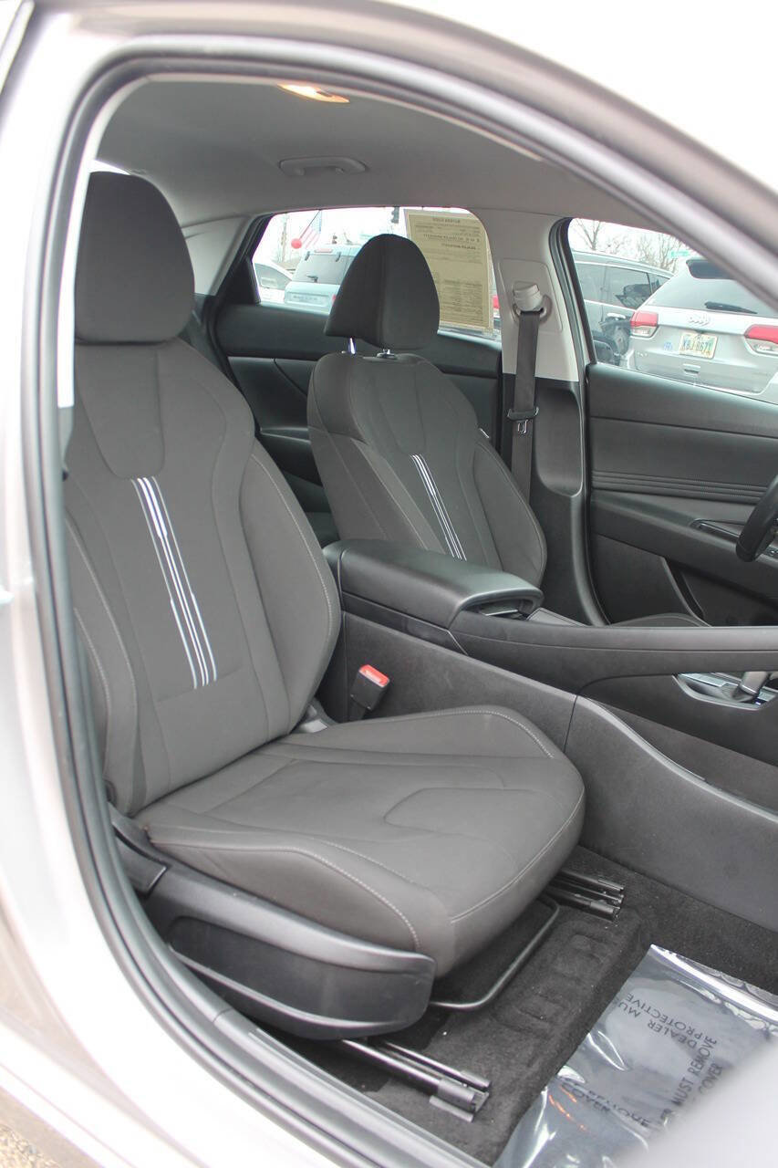 Used 2023 Hyundai Elantra SEL w/ Convenience Package image 22