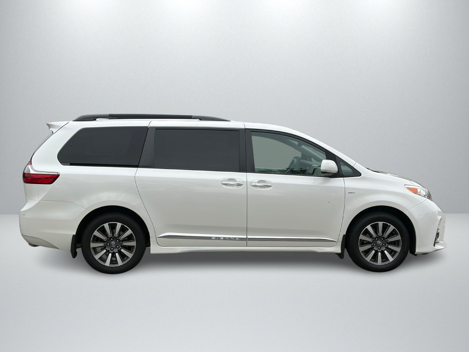 Used 2020 Toyota Sienna XLE w/ XLE Navigation Package AWD/4WD image 6