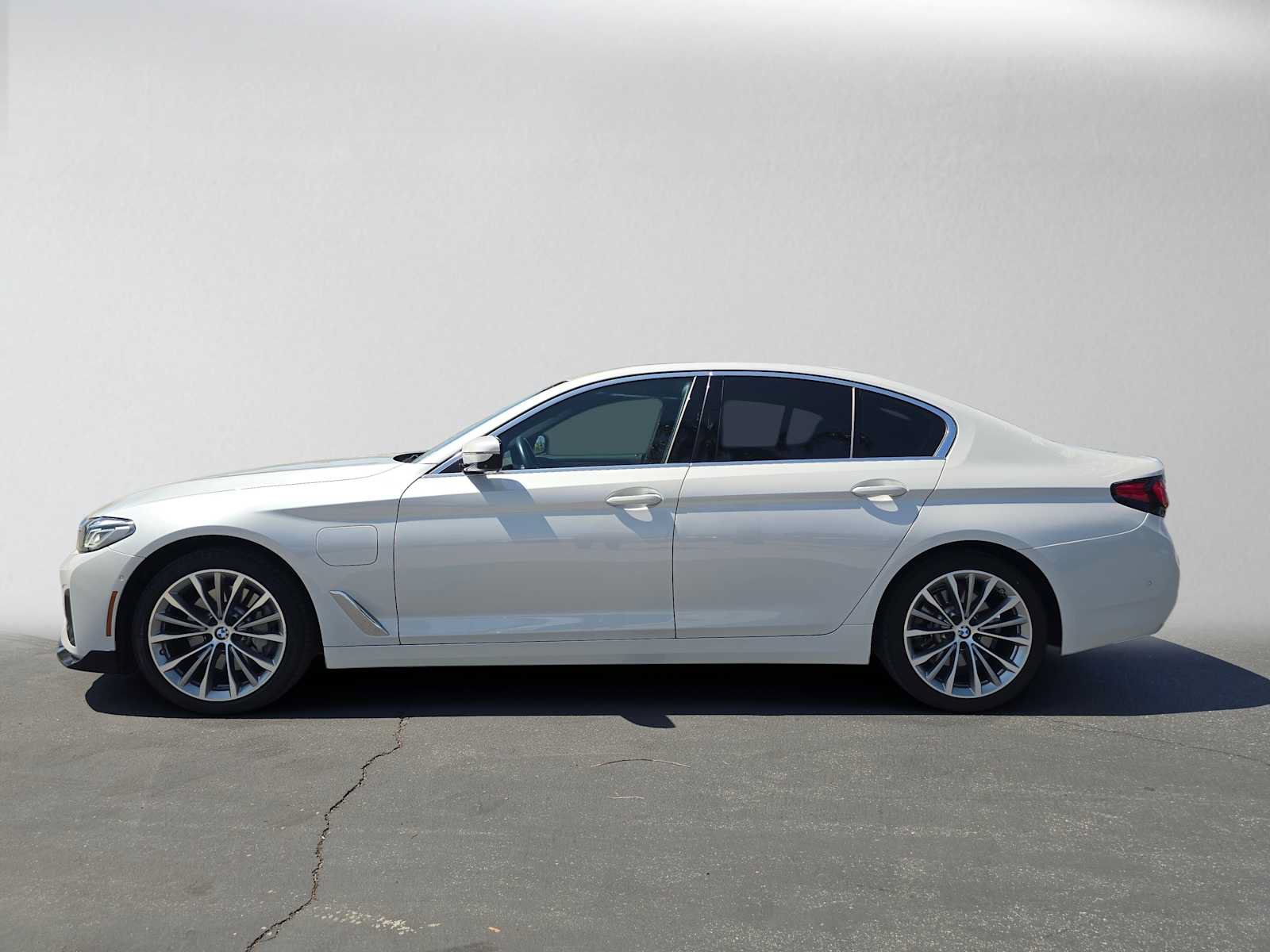 Used 2021 BMW 530e w/ Parking Assistance Package RWD image 6
