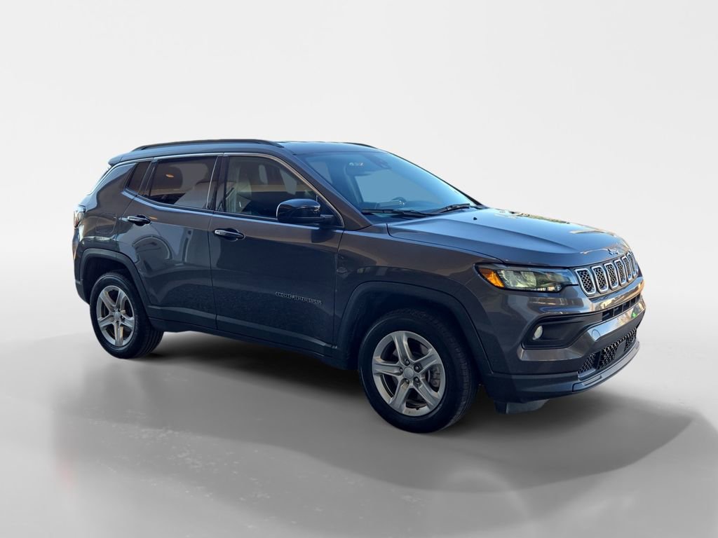 Used 2024 Jeep Compass Latitude image 8