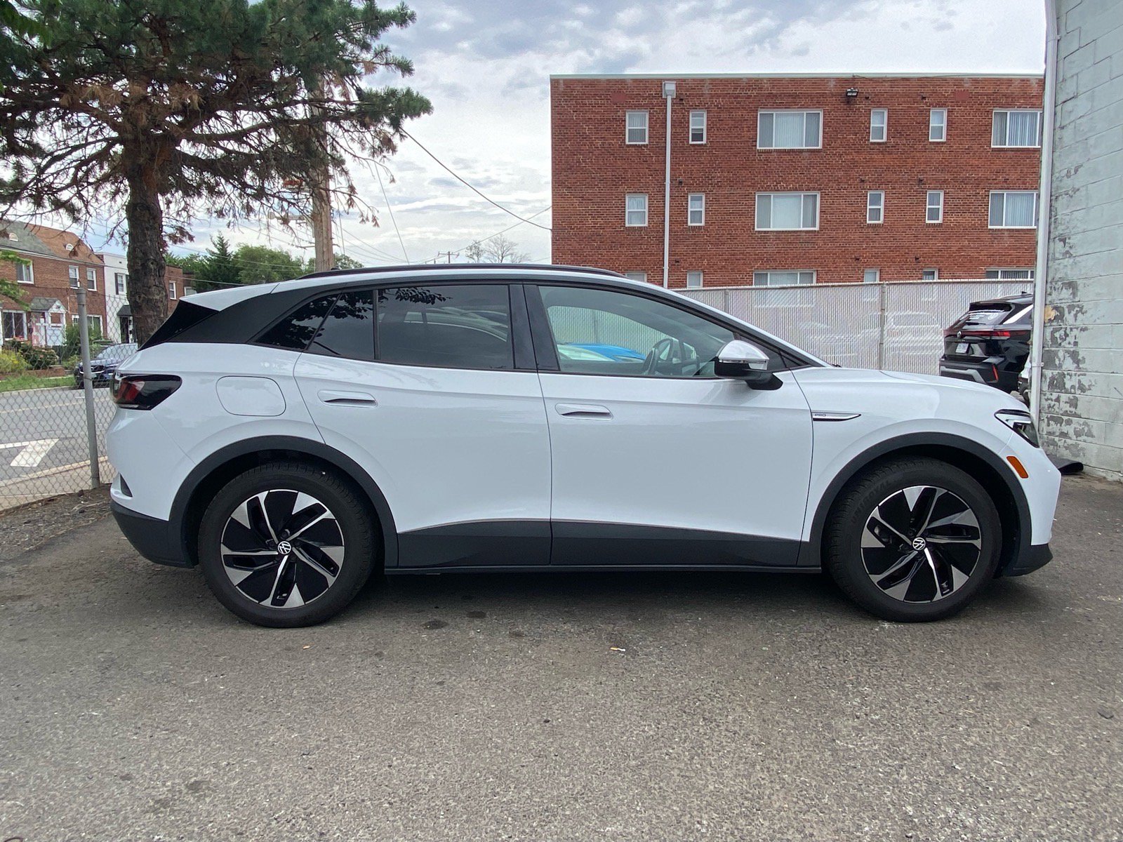 Certified 2022 Volkswagen ID.4 Pro RWD image 2