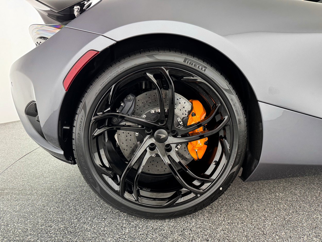 New 2026 McLaren 750S Spider RWD image 32