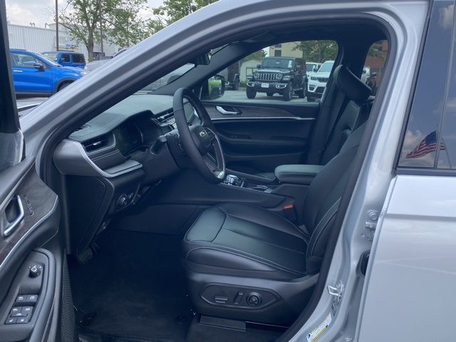 New 2025 Jeep Grand Cherokee L Limited image 16