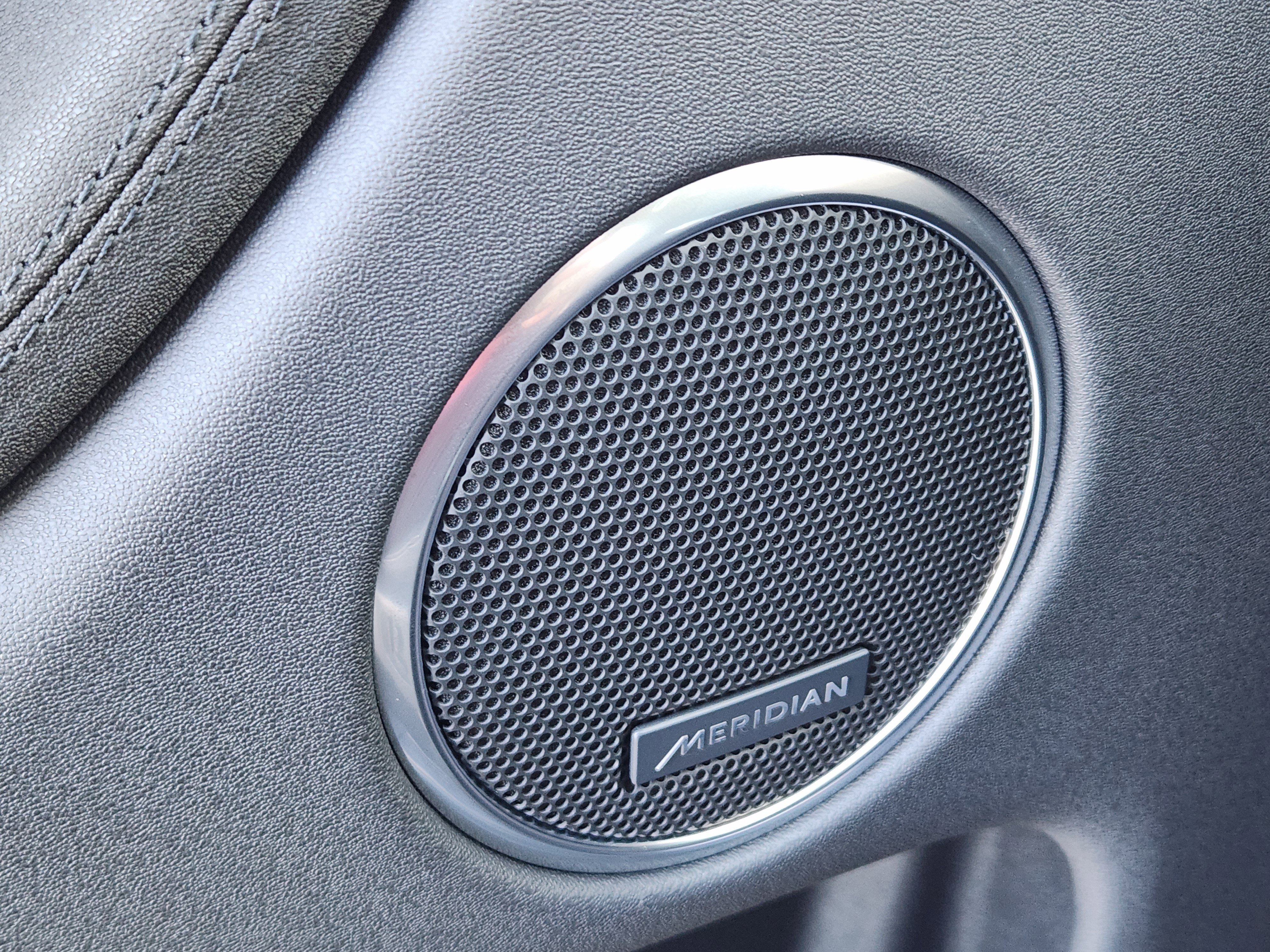 New 2025 Land Rover Discovery Sport S image 25