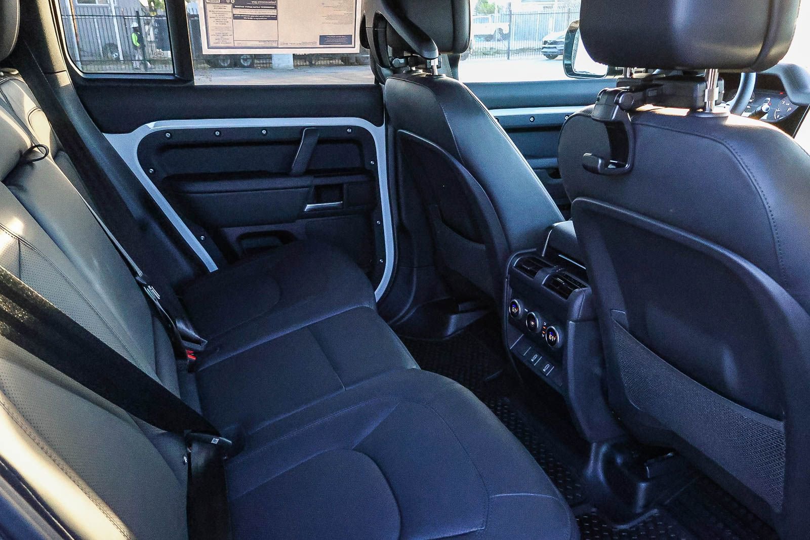 New 2026 Land Rover Defender 110 X-Dynamic SE image 20