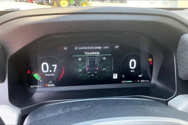 Used 2025 Ford Explorer Active AWD/4WD image 21