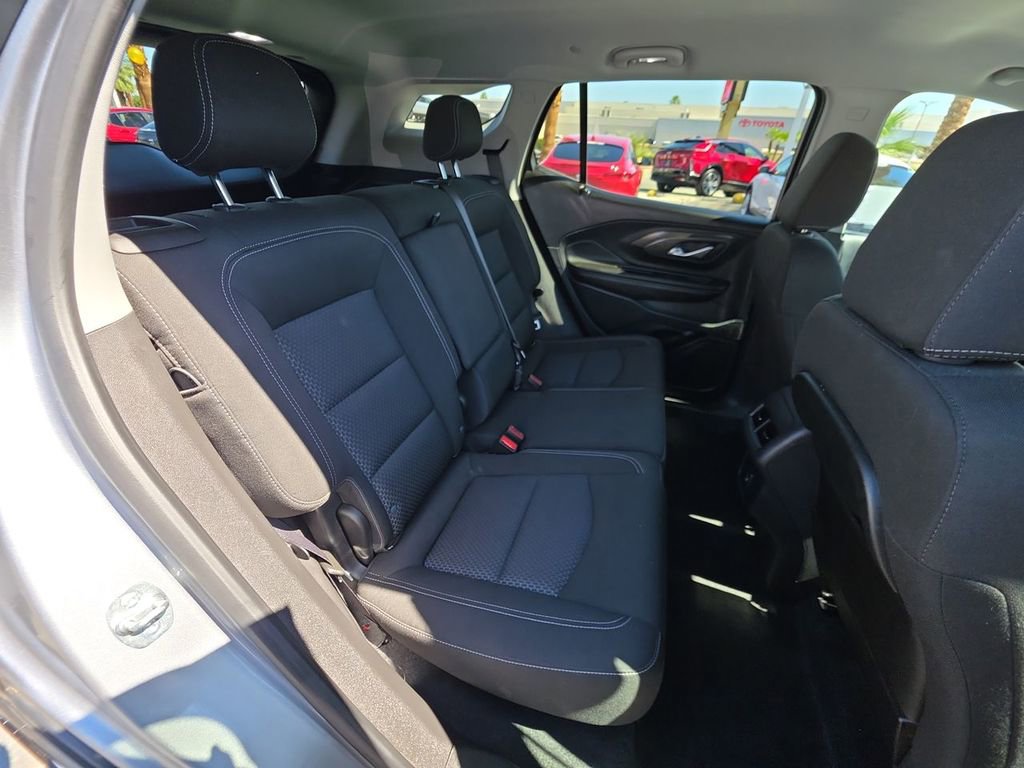Used 2024 GMC Terrain SLE image 28
